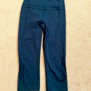 Lulu lemon Twist and Train High Rise crops